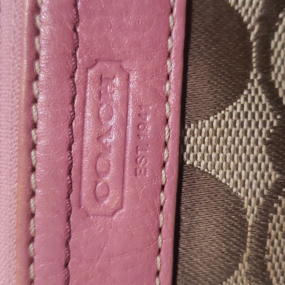 Coach pink lined shoulder bag and wallet set - Picture 10 of 11